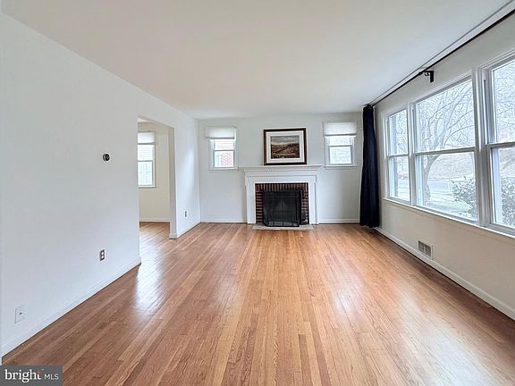 2nd image of 3047 O St SE