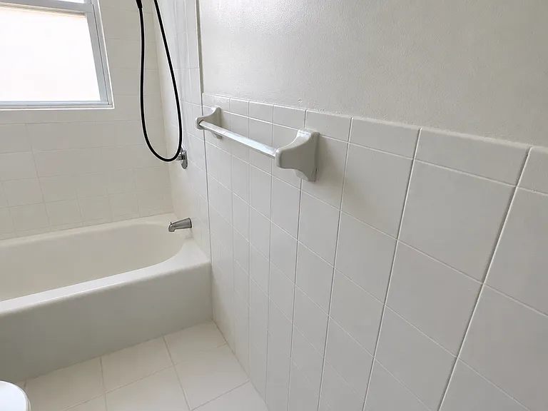 135-137 Clara St #135 — Photo 12