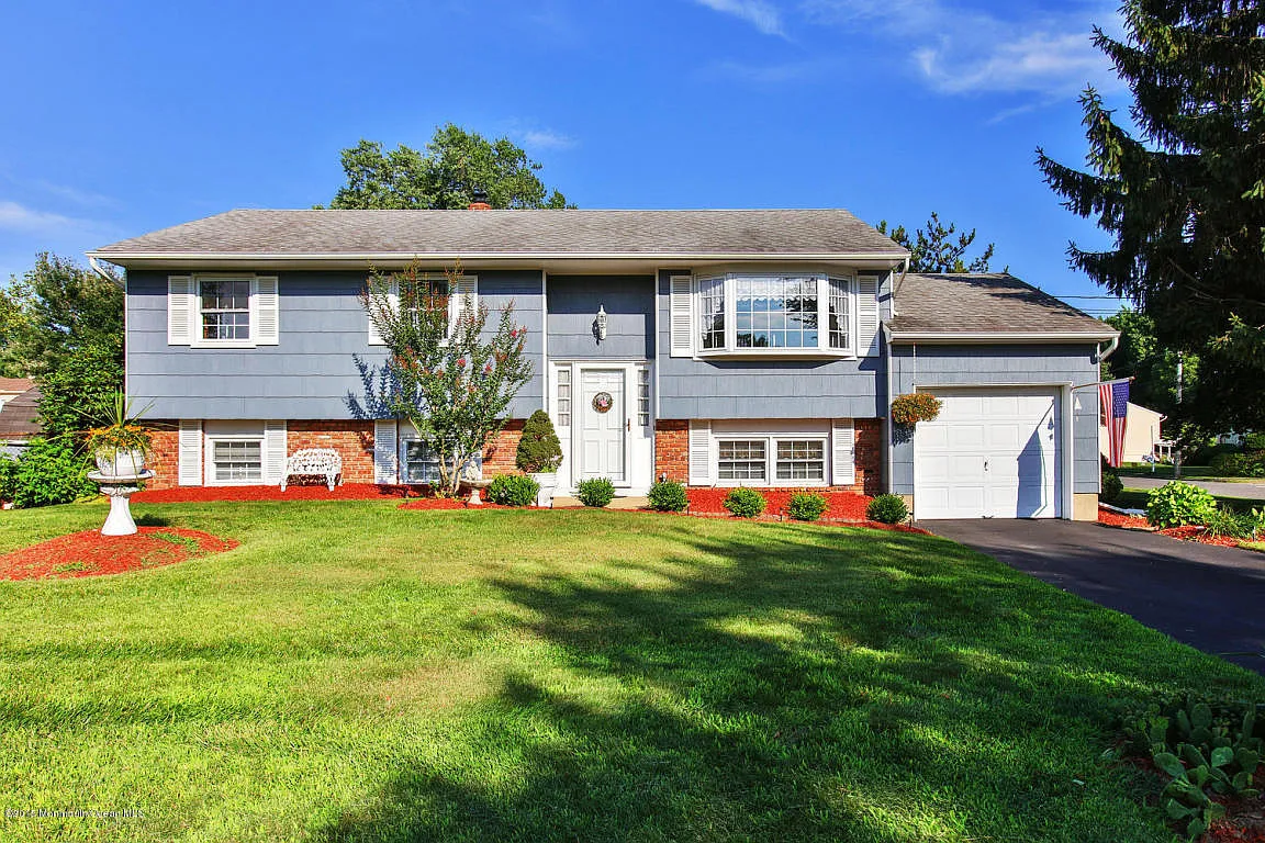 2 Golf Ct photo 1