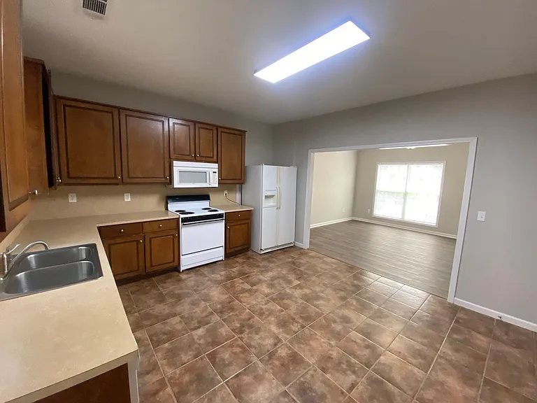2316 Summerville Rd #A — Photo 3