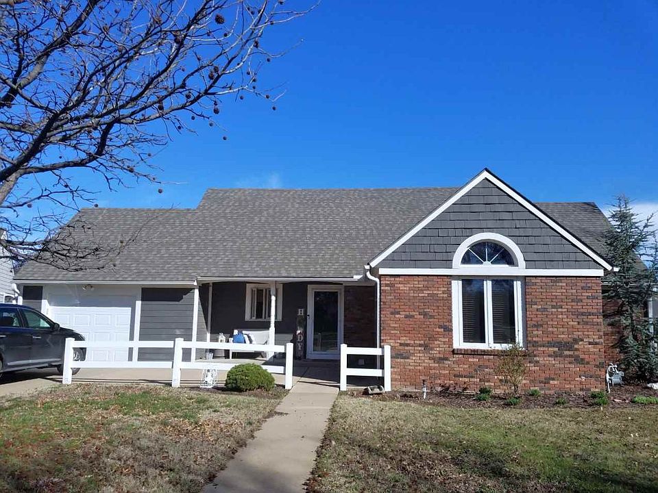 1st image of 27 Shadybrook Dr