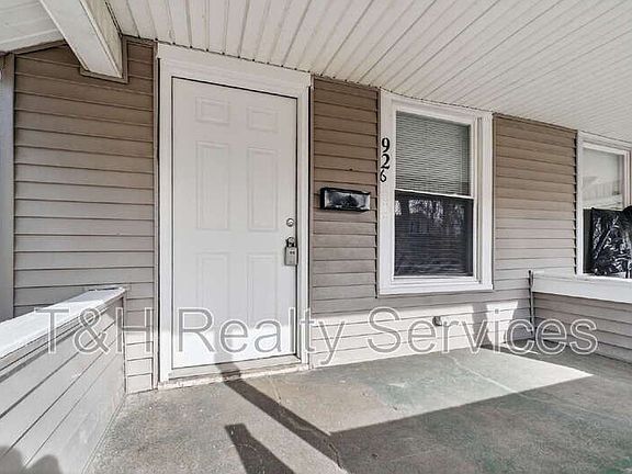 2nd image of 926 W 32nd St
