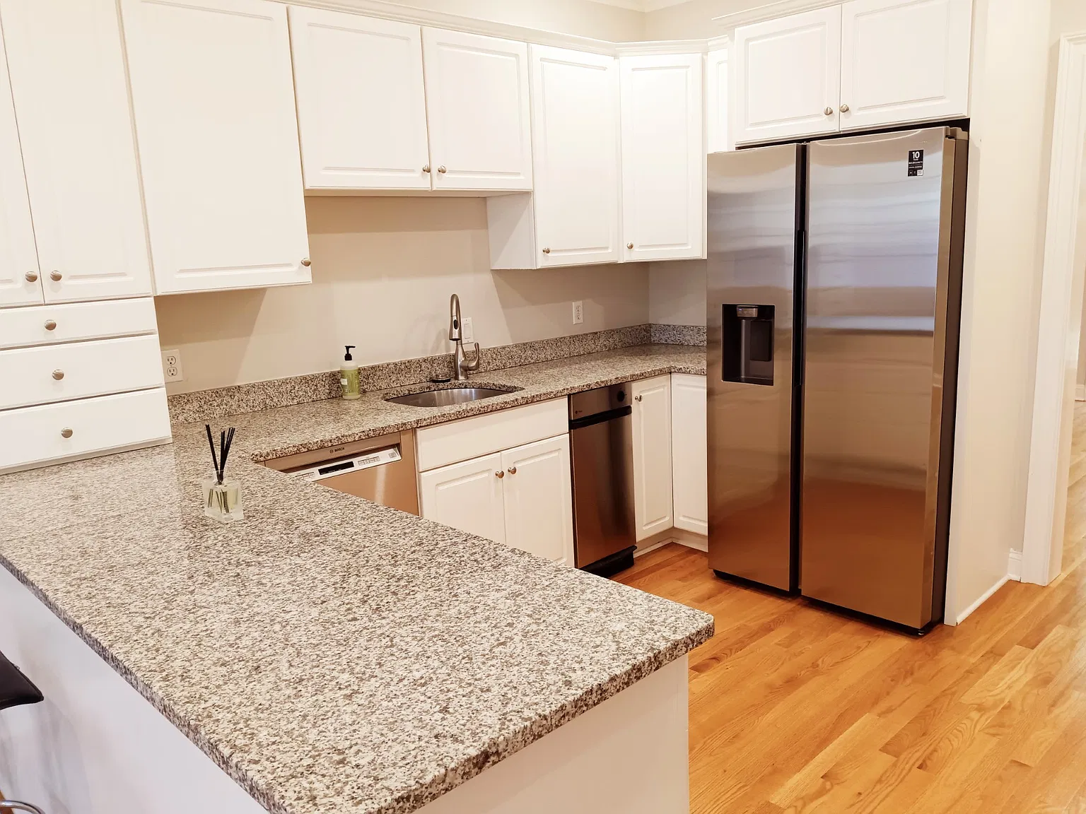 4 bed, 3.5 bath, 2670 sqft, $6,500 — Photo 3
