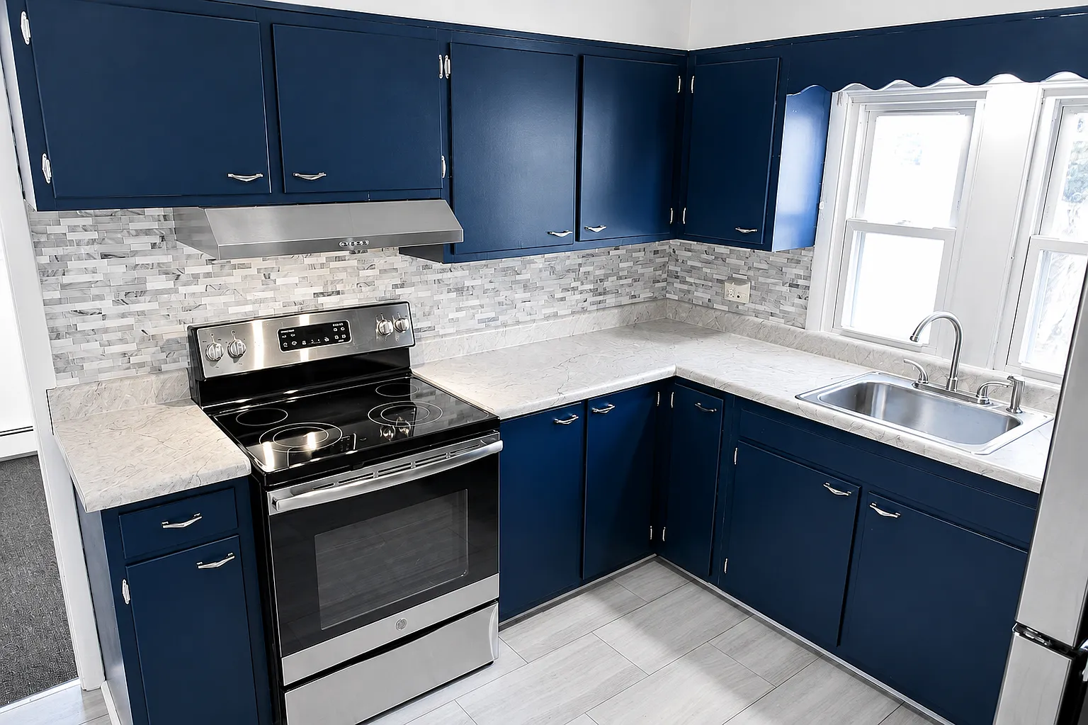 1 bed, 1.0 bath, 700 sqft, $1,050 — Photo 2