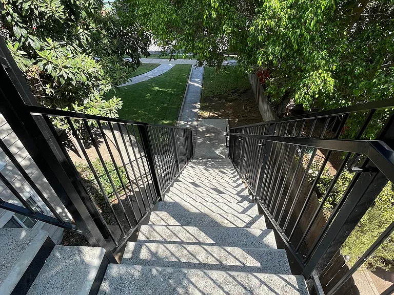 171 N Mayflower Ave — Photo 29