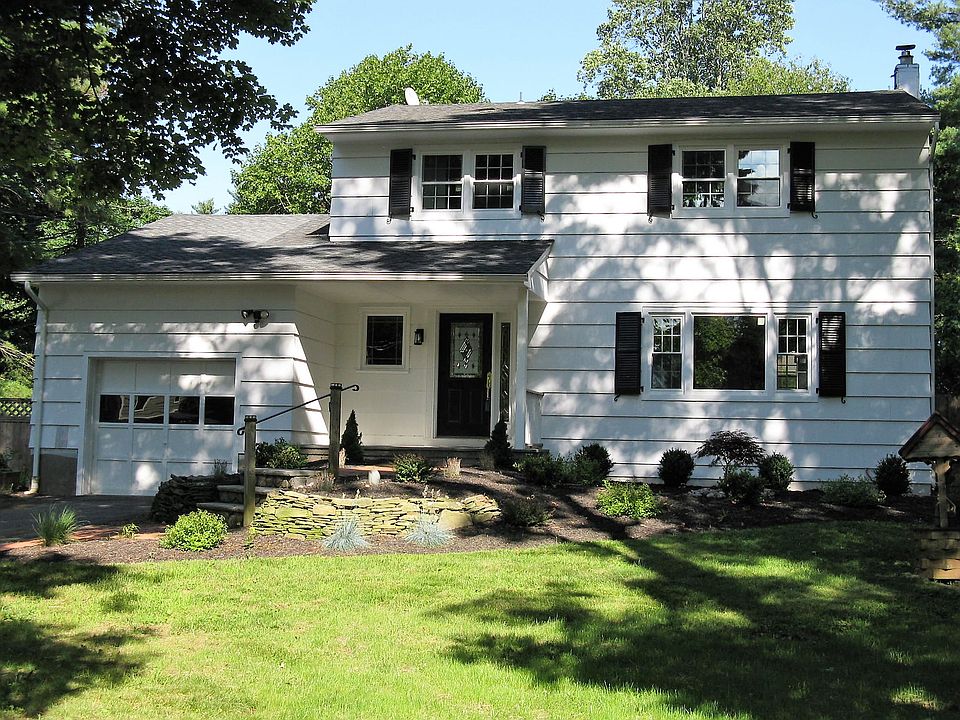 Beautiful colonial.
