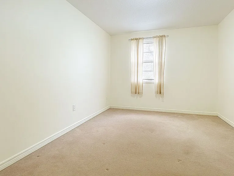 124 Ardsley Cres — Photo 7