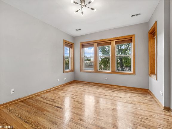 3rd image of 3816 W Le Moyne St #2E