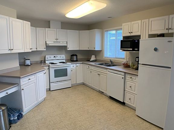 4th image of 104 Loutit Rd #207