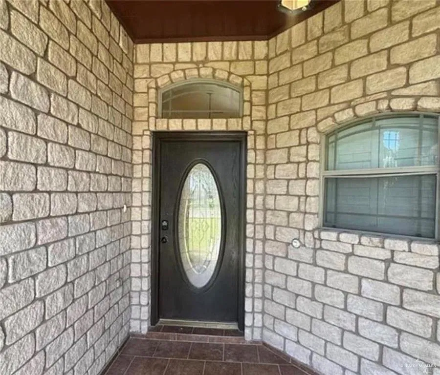 3 bed, 2.0 bath, 1309 sqft, $1,400 — Photo 2