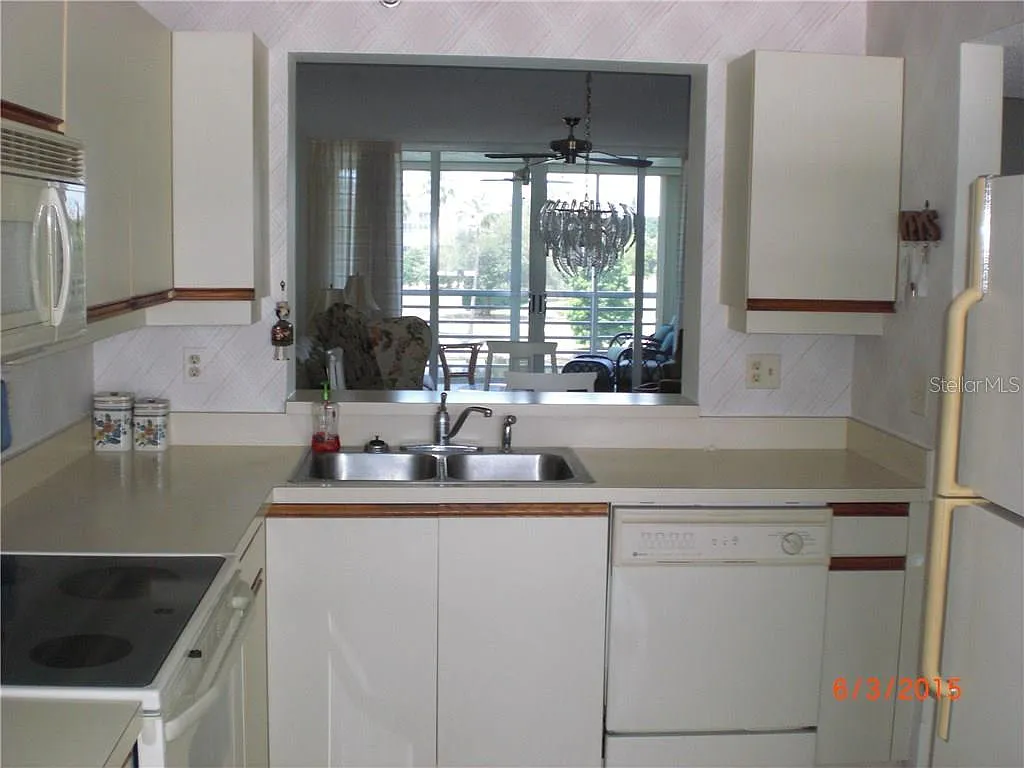 Building Photo - 4570 Pinebrook Cir #304