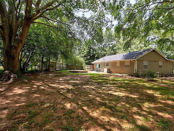 4th image of 42 Parker Dr