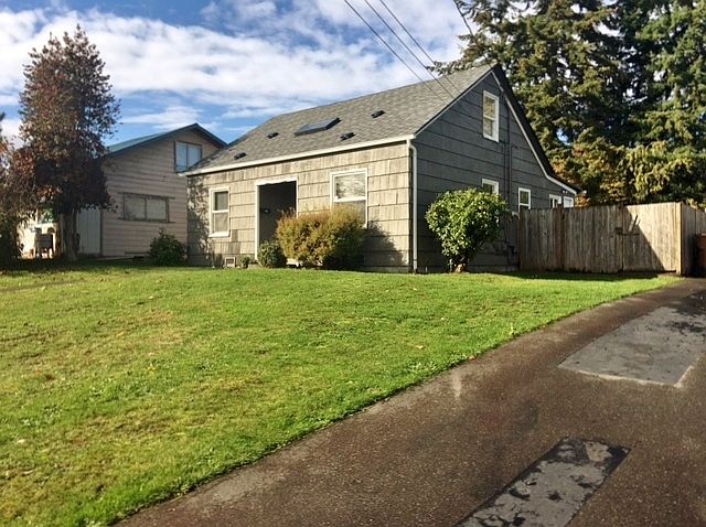 1st image of 223 E Tanglewood Ave