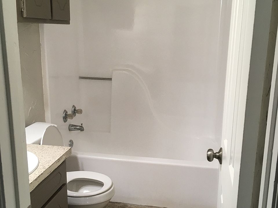 1st image of 403 Linda St