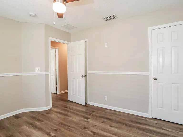 1306 Ardmore St — Photo 14