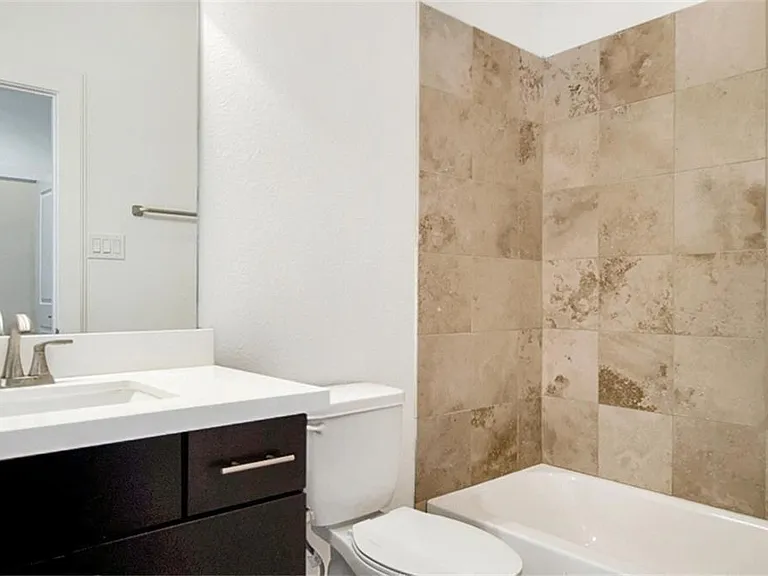1120 Columbus St #D — Photo 14
