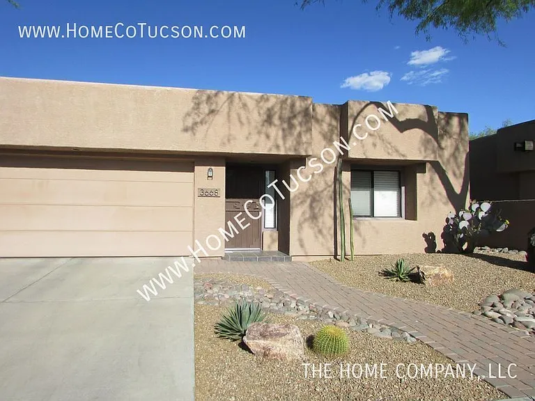 3668 N Royal Prince Ct — Photo 2