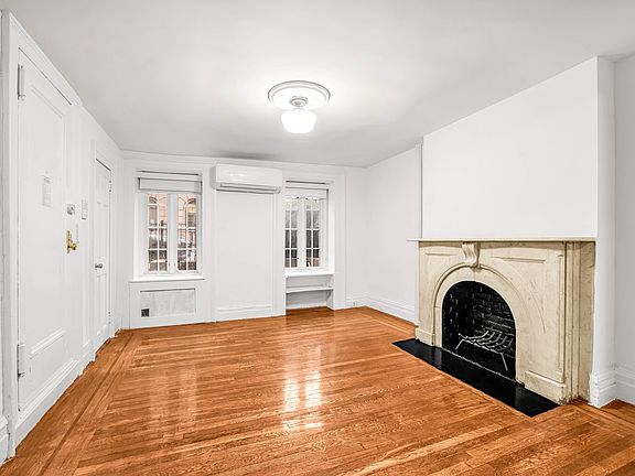 3rd image of 215 W 13th St APT A