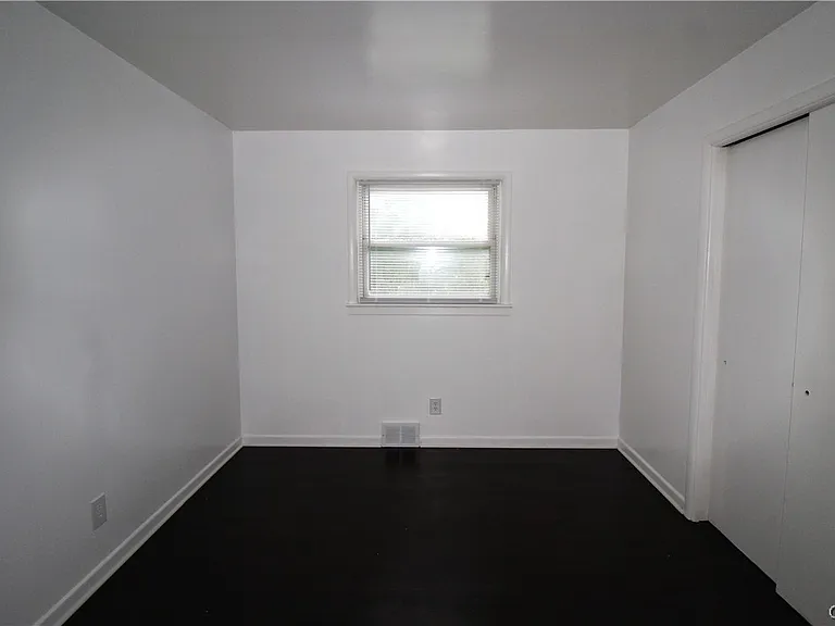 24 Forest Rd — Photo 15