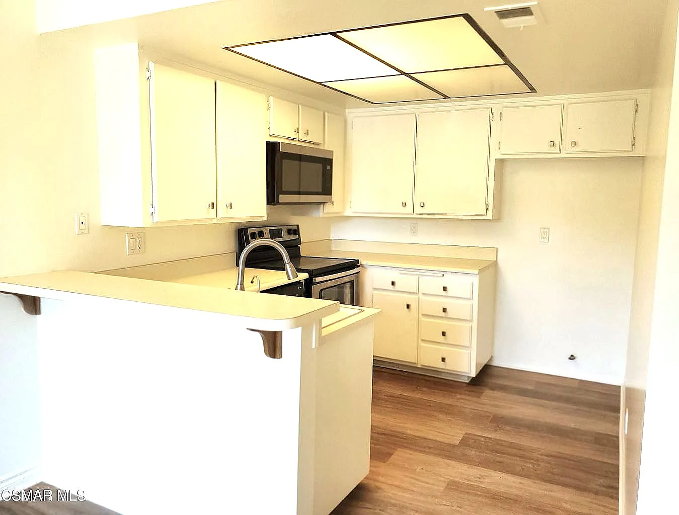 2 bed, 1048 sqft, $2,600 — Photo 3
