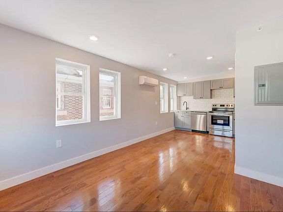 3rd image of 4508-10 Walnut St #301