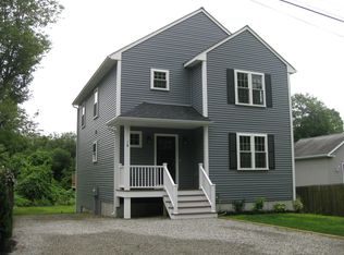 14 Mohawk Trl, Narragansett, RI 02882