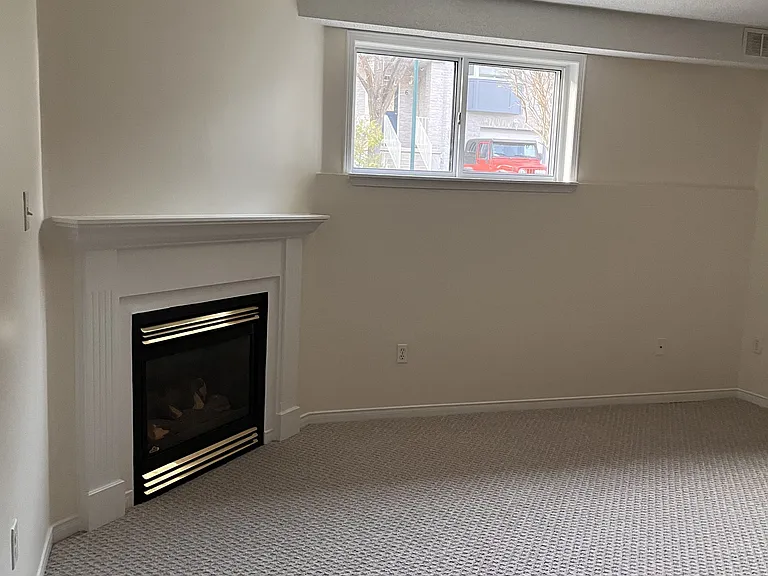 490 Veterans Dr #9 — Photo 16
