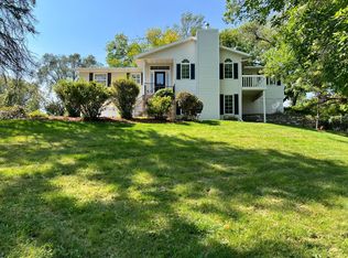 2211 Lenwood Dr SW, Rochester, MN 55902