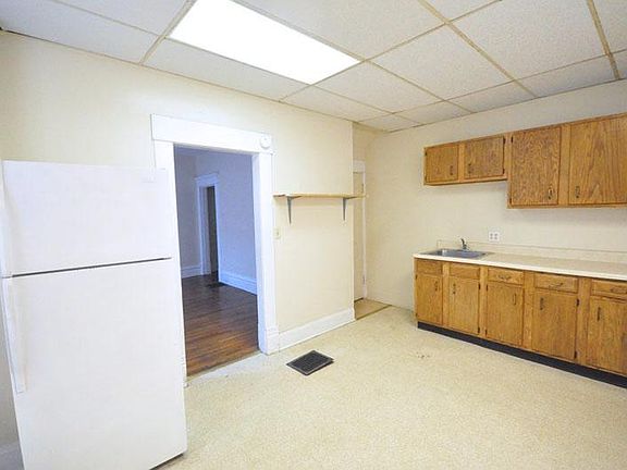 4th image of 109 E Oakland Ave