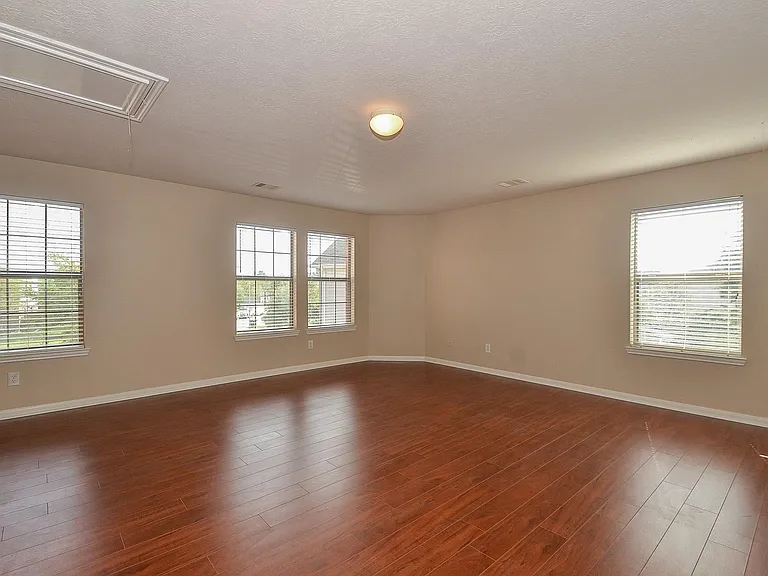 2410 Crossmill Ln — Photo 24