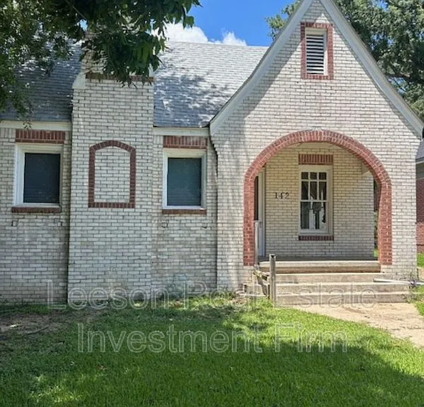 142 E Jordan St — Photo 2