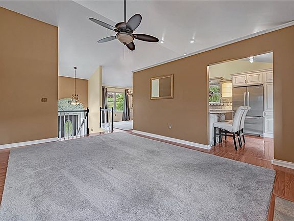 4th image of 10 Moreland Ave
