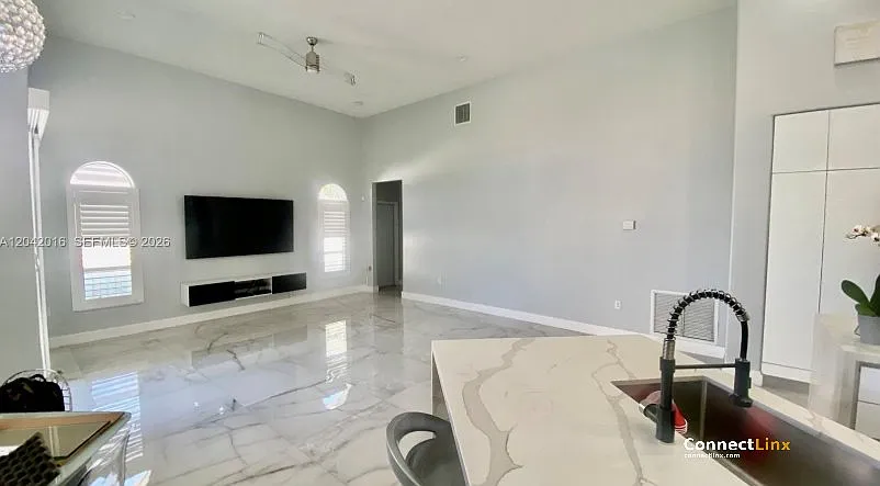 5 bed, 3.0 bath, 2829 sqft, $5,500 — Photo 3