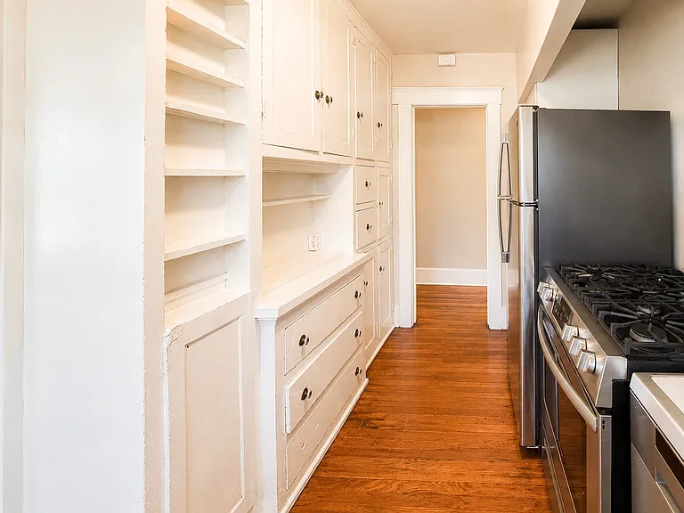 2468 Broadway #2468 — Photo 8