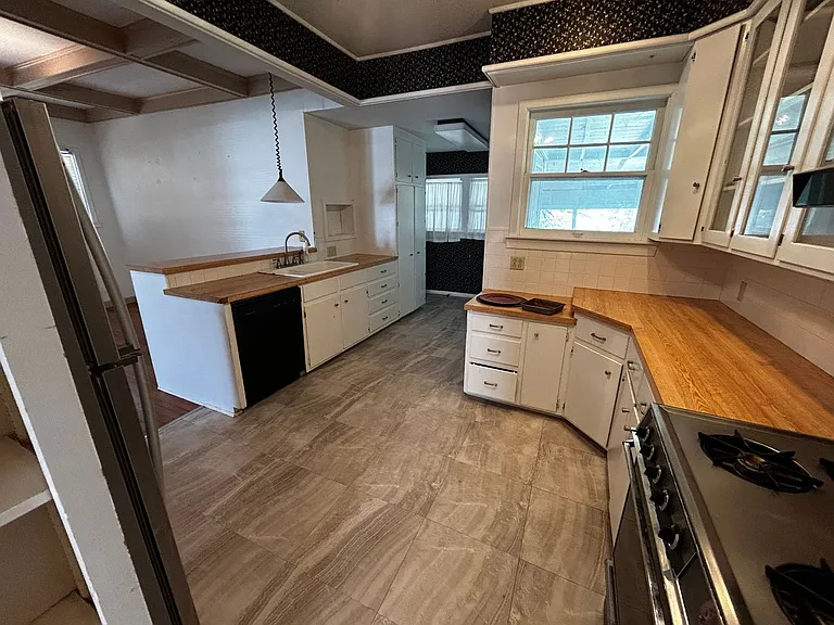 826 N 15th St — Photo 9