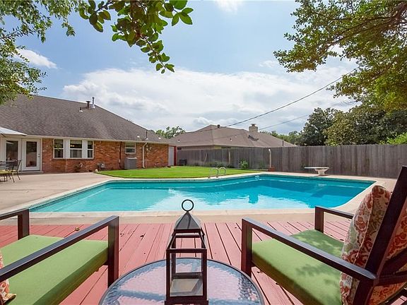 Let's just go right to the good stuff - look at this pretty pool! Room to entertain, and still enough yard for pets, or gardening, or whatever you want!