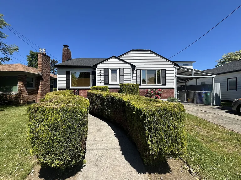 2417 N Rosa Parks Way — Photo 2