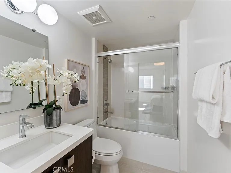 118 N Kings Rd #201 — Photo 23