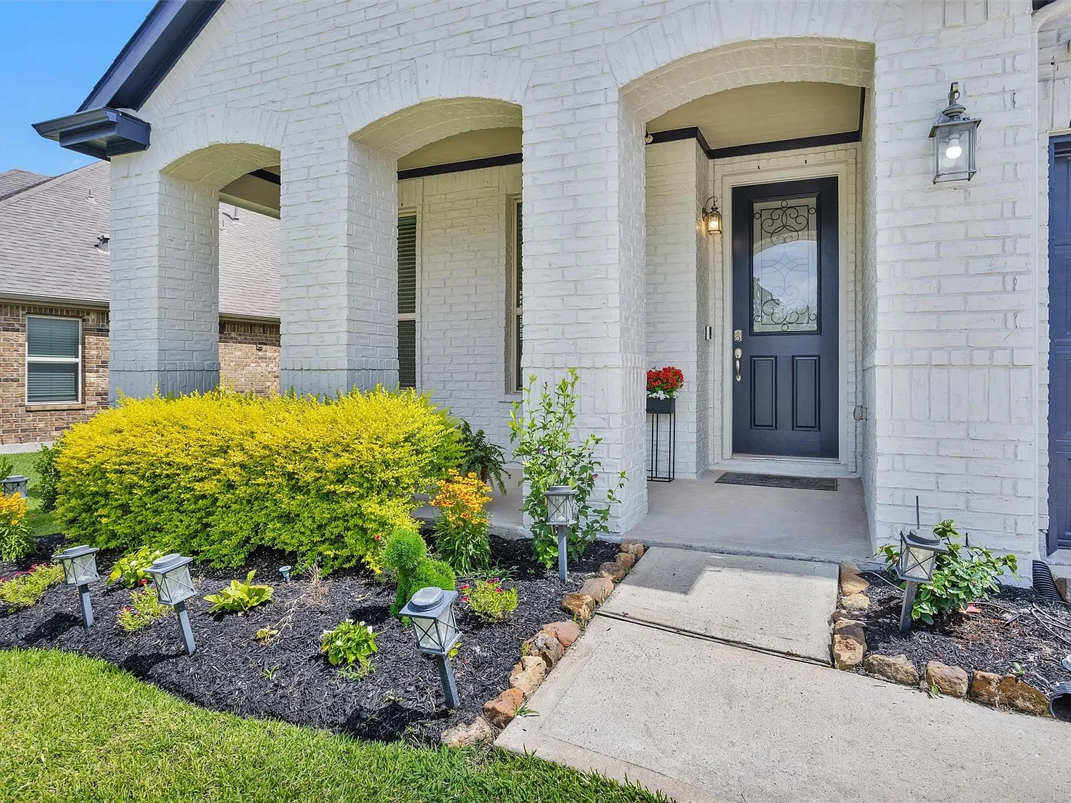 5 bed, 3.5 bath, 3225 sqft, $2,995 — Photo 3