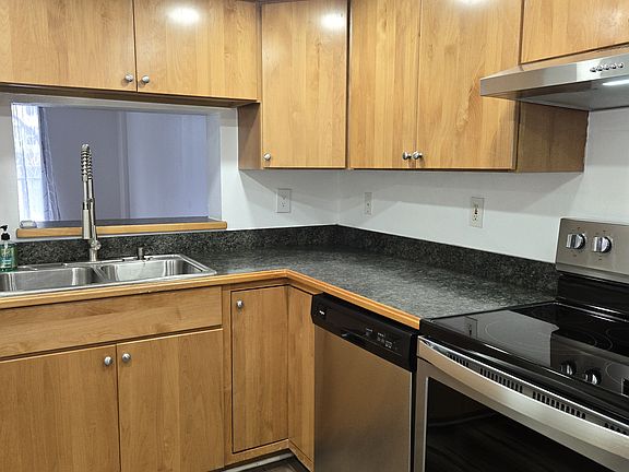 4th image of 201 W Laurel St APT 204