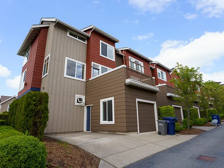 2405 NE Park Dr — Photo 4