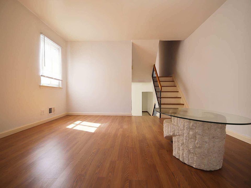 1st image of 220 Ada Dr