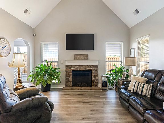 2nd image of 1194 Emerald Ridge Dr