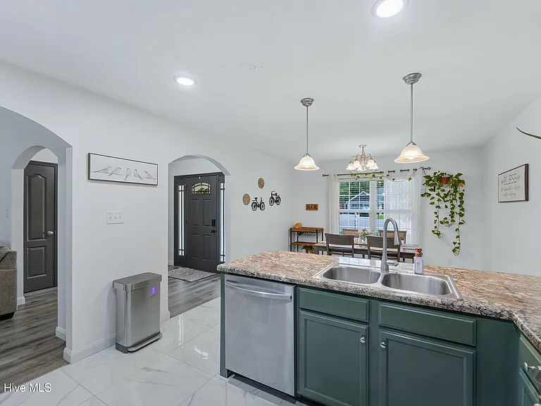 765 Radiant Dr — Photo 8