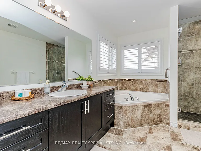 117 Norma Cres #MAIN UPPER — Photo 21
