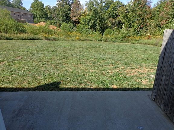 5th image of 1202 Ash Ridge Dr Unit B
