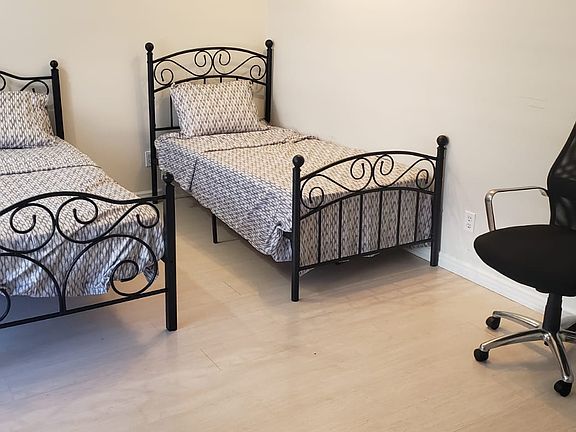 bed full furnish for two brand new bed sheet and fluffy pillows. nice comfortable 2 chairs. one located at the writing table