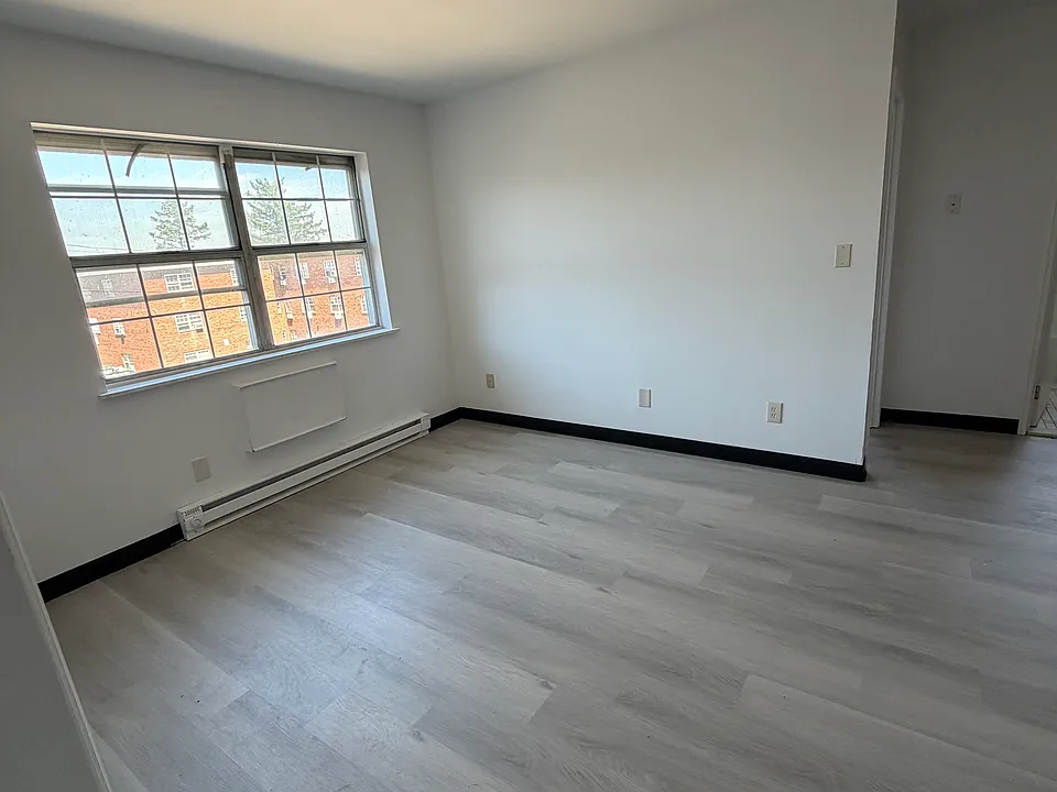 701 Hallett St #4-L