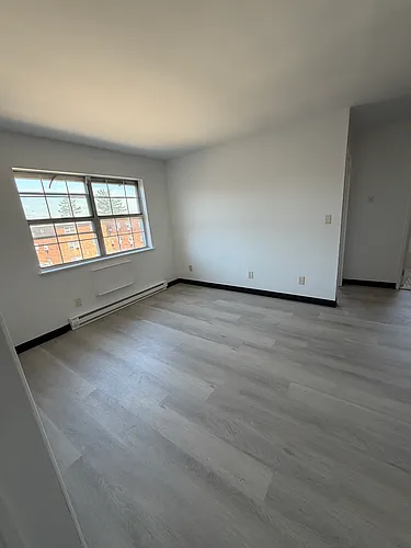 701 Hallett St #4-L Photo 1