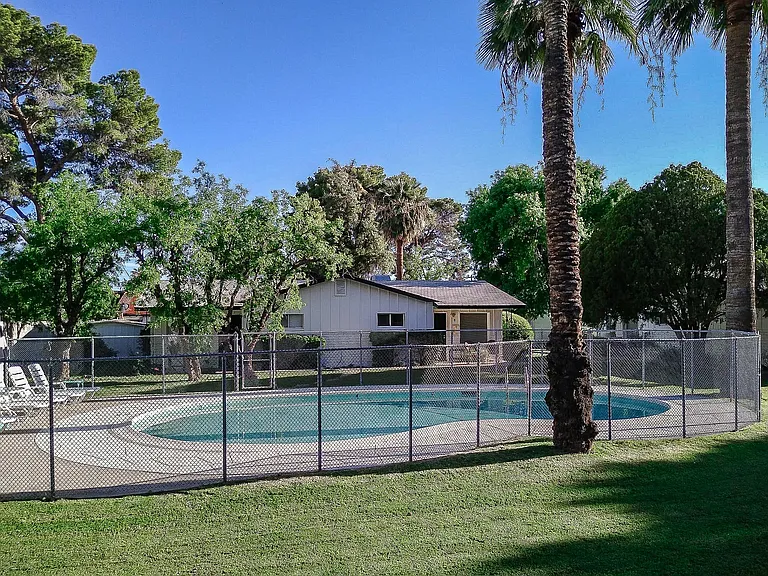 914 W Glendale Ave #7 — Photo 32